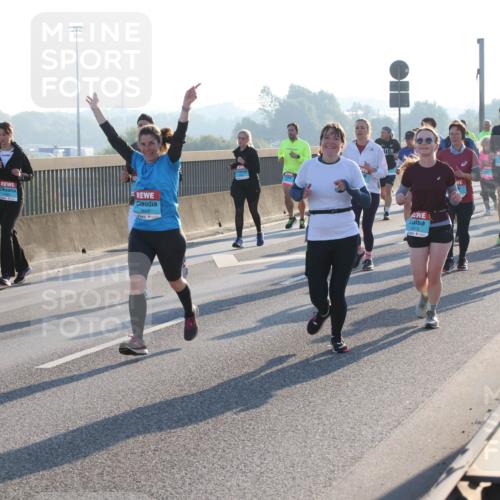 03.10.2025 - Köhlbrandbrückenlauf Lena Gebhardt http://msf.ph/oto/9063559 03.10.2025 09:20:57 Position 1  meine-sportfotos.de