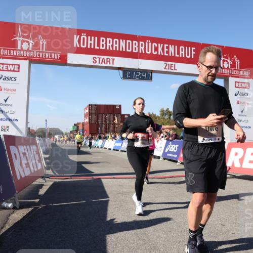 03.10.2025 - Köhlbrandbrückenlauf Lena Gebhardt http://msf.ph/oto/9063562 03.10.2025 13:12:48 Ziel 4048, 4391, 4392, 4527, 4671, 4855, 4965, 4975, 5874, 5916, 6497, 6588, 6791 meine-sportfotos.de