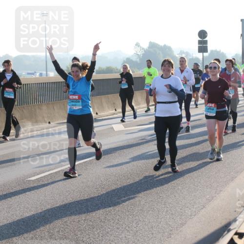 03.10.2025 - Köhlbrandbrückenlauf Lena Gebhardt http://msf.ph/oto/9063563 03.10.2025 09:20:57 Position 1 3666 meine-sportfotos.de