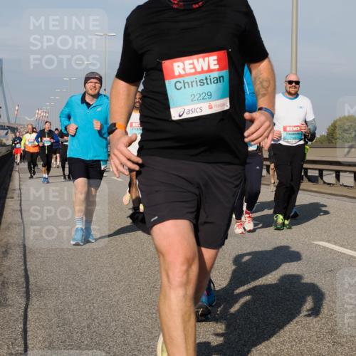 03.10.2025 - Köhlbrandbrückenlauf Fabian Wolf http://msf.ph/oto/9063572 03.10.2025 10:06:52 Position 3 2229, 2002 meine-sportfotos.de