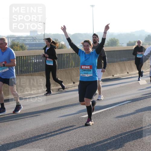 03.10.2025 - Köhlbrandbrückenlauf Lena Gebhardt http://msf.ph/oto/9063574 03.10.2025 09:20:58 Position 1 1325, 1484, 3666 meine-sportfotos.de