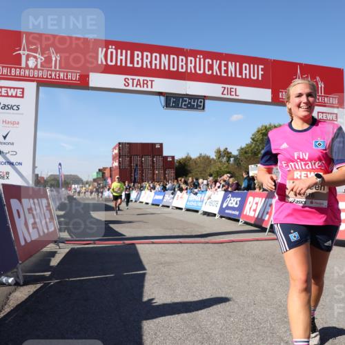 03.10.2025 - Köhlbrandbrückenlauf Lena Gebhardt http://msf.ph/oto/9063584 03.10.2025 13:12:49 Ziel 4048, 4391, 4392, 4527, 4671, 4855, 4965, 4975, 5874, 5916, 6497, 6588, 6791 meine-sportfotos.de