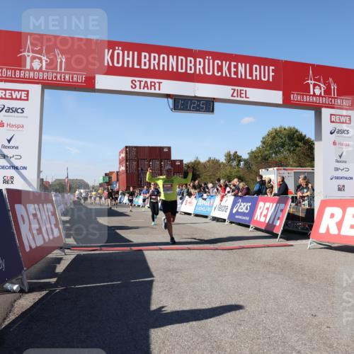 03.10.2025 - Köhlbrandbrückenlauf Lena Gebhardt http://msf.ph/oto/9063596 03.10.2025 13:12:51 Ziel 4048, 4391, 4392, 4446, 4527, 4671, 4855, 4965, 4975, 5916, 6497, 6791 meine-sportfotos.de