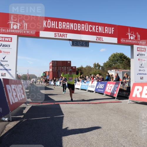 03.10.2025 - Köhlbrandbrückenlauf Lena Gebhardt http://msf.ph/oto/9063602 03.10.2025 13:12:51 Ziel 4048, 4391, 4392, 4446, 4527, 4671, 4855, 4965, 4975, 5916, 6497, 6791 meine-sportfotos.de