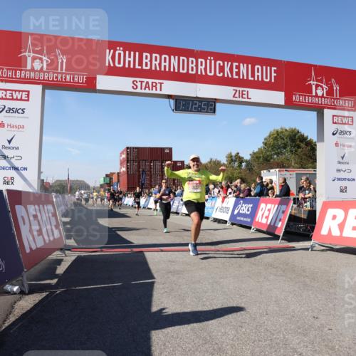 03.10.2025 - Köhlbrandbrückenlauf Lena Gebhardt http://msf.ph/oto/9063610 03.10.2025 13:12:52 Ziel 4391, 4392, 4446, 4487, 4527, 4671, 4855, 4965, 4975, 5916, 6497, 6530, 6791 meine-sportfotos.de