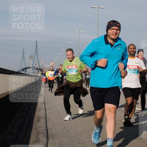 03.10.2025 - Köhlbrandbrückenlauf Fabian Wolf http://msf.ph/oto/9063619 03.10.2025 10:06:54 Position 3 3398, 3346, 339 meine-sportfotos.de