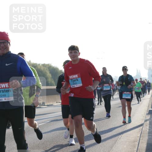 03.10.2025 - Köhlbrandbrückenlauf Jannik Wohlers http://msf.ph/oto/9063635 03.10.2025 09:24:18 Position 3 023, 2248, 2632 meine-sportfotos.de