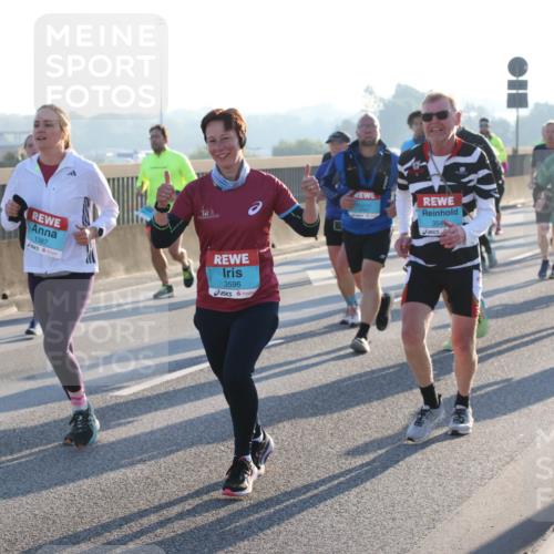 03.10.2025 - Köhlbrandbrückenlauf Lena Gebhardt http://msf.ph/oto/9063654 03.10.2025 09:21:01 Position 1 1387, 3596, 354 meine-sportfotos.de
