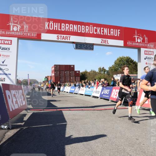 03.10.2025 - Köhlbrandbrückenlauf Lena Gebhardt http://msf.ph/oto/9063655 03.10.2025 13:12:55 Ziel 4446, 4487, 4559, 4628, 4671, 4855, 4965, 4975, 5051, 5381, 5673, 5674, 5916, 6303, 6496, 6497, 6530, 6791 meine-sportfotos.de