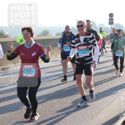 03.10.2025 - Köhlbrandbrückenlauf Lena Gebhardt http://msf.ph/oto/9063663 03.10.2025 09:21:01 Position 1 3000 meine-sportfotos.de