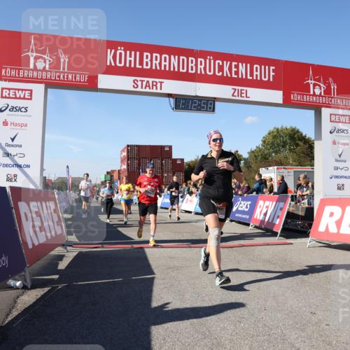03.10.2025 - Köhlbrandbrückenlauf Lena Gebhardt http://msf.ph/oto/9063673 03.10.2025 13:12:59 Ziel 4446, 4487, 4528, 4559, 4628, 4671, 4748, 4965, 5051, 5381, 5673, 5674, 6303, 6496, 6497, 6530, 6791 meine-sportfotos.de