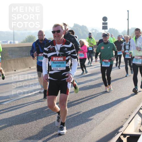 03.10.2025 - Köhlbrandbrückenlauf Lena Gebhardt http://msf.ph/oto/9063675 03.10.2025 09:21:01 Position 1 3596, 3540 meine-sportfotos.de
