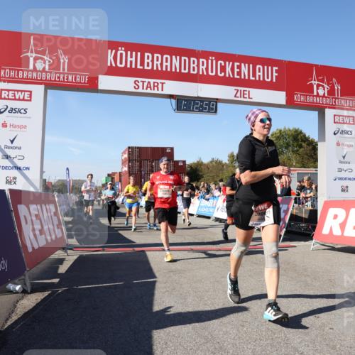 03.10.2025 - Köhlbrandbrückenlauf Lena Gebhardt http://msf.ph/oto/9063680 03.10.2025 13:12:59 Ziel 4446, 4487, 4528, 4559, 4628, 4671, 4748, 4965, 5051, 5381, 5673, 5674, 6303, 6496, 6497, 6530, 6791 meine-sportfotos.de