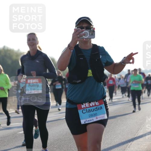 03.10.2025 - Köhlbrandbrückenlauf Jannik Wohlers http://msf.ph/oto/9063714 03.10.2025 09:24:22 Position 3 2320, 2830 meine-sportfotos.de