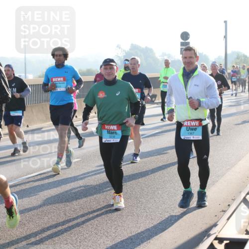 03.10.2025 - Köhlbrandbrückenlauf Lena Gebhardt http://msf.ph/oto/9063719 03.10.2025 09:21:03 Position 1 3768, 3123, 3238, 1367 meine-sportfotos.de