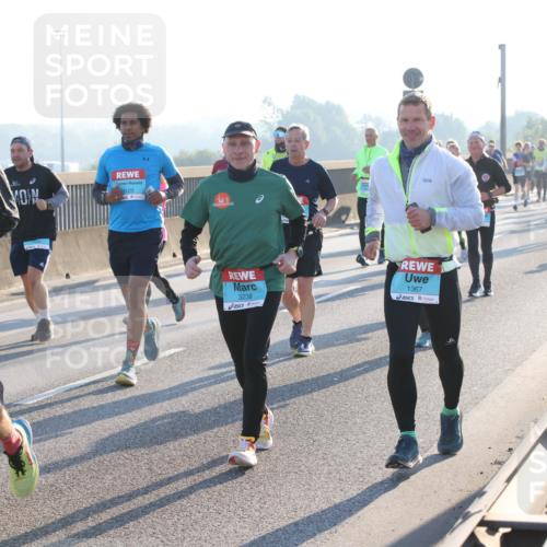 03.10.2025 - Köhlbrandbrückenlauf Lena Gebhardt http://msf.ph/oto/9063726 03.10.2025 09:21:03 Position 1 3768, 3123, 3238, 1367 meine-sportfotos.de