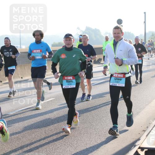 03.10.2025 - Köhlbrandbrückenlauf Lena Gebhardt http://msf.ph/oto/9063730 03.10.2025 09:21:03 Position 1 3768, 3123, 3238, 1367 meine-sportfotos.de