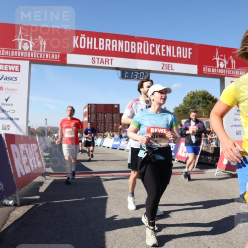 03.10.2025 - Köhlbrandbrückenlauf Lena Gebhardt http://msf.ph/oto/9063743 03.10.2025 13:13:02 Ziel 4446, 4487, 4528, 4559, 4628, 4671, 4748, 4965, 5051, 5381, 5673, 5674, 6303, 6393, 6496, 6497, 6530, 6705, 6742, 6755 meine-sportfotos.de