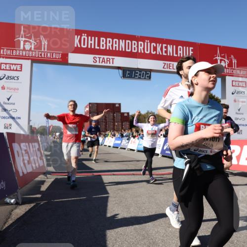 03.10.2025 - Köhlbrandbrückenlauf Lena Gebhardt http://msf.ph/oto/9063747 03.10.2025 13:13:03 Ziel 4446, 4487, 4528, 4559, 4628, 4748, 4965, 5051, 5381, 5673, 5674, 6303, 6393, 6496, 6497, 6530, 6705, 6742, 6755 meine-sportfotos.de