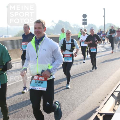 03.10.2025 - Köhlbrandbrückenlauf Lena Gebhardt http://msf.ph/oto/9063753 03.10.2025 09:21:04 Position 1 312, 1739, 3238, 1367, 65, 1919 meine-sportfotos.de