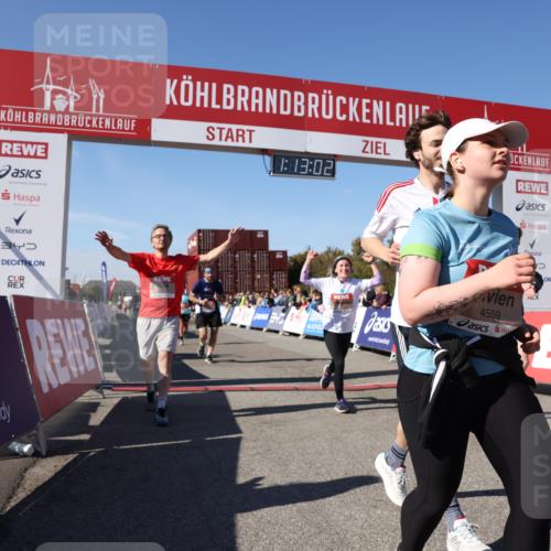 03.10.2025 - Köhlbrandbrückenlauf Lena Gebhardt http://msf.ph/oto/9063755 03.10.2025 13:13:03 Ziel 4446, 4487, 4528, 4559, 4628, 4748, 4965, 5051, 5381, 5673, 5674, 6303, 6393, 6496, 6497, 6530, 6705, 6742, 6755 meine-sportfotos.de