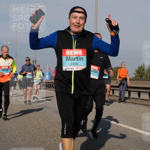 03.10.2025 - Köhlbrandbrückenlauf Fabian Wolf http://msf.ph/oto/9063756 03.10.2025 10:07:01 Position 3 2004, 7, 2005, 779 meine-sportfotos.de