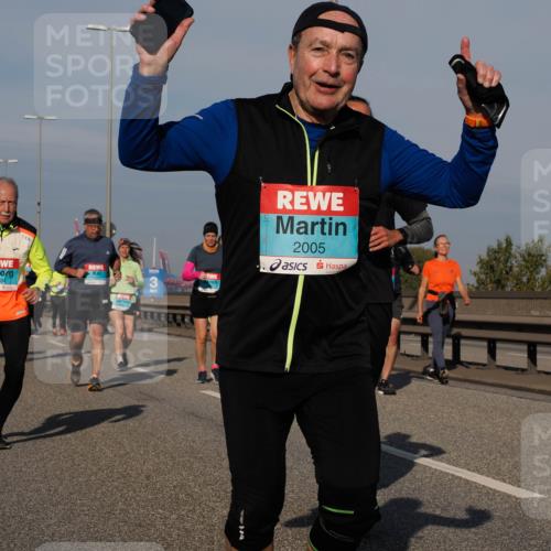 03.10.2025 - Köhlbrandbrückenlauf Fabian Wolf http://msf.ph/oto/9063762 03.10.2025 10:07:01 Position 3 2004, 2005 meine-sportfotos.de