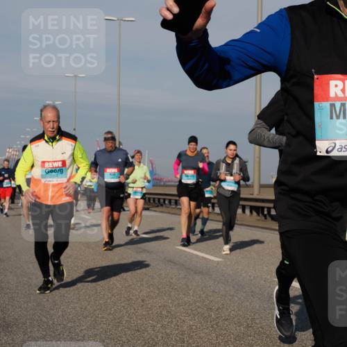 03.10.2025 - Köhlbrandbrückenlauf Fabian Wolf http://msf.ph/oto/9063763 03.10.2025 10:07:01 Position 3 2004, 2005 meine-sportfotos.de