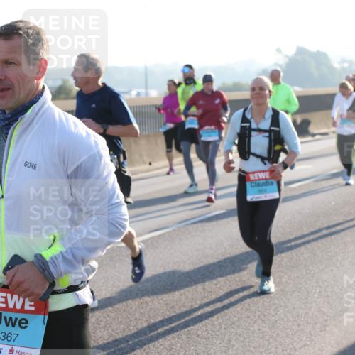 03.10.2025 - Köhlbrandbrückenlauf Lena Gebhardt http://msf.ph/oto/9063783 03.10.2025 09:21:04 Position 1 3123, 1367, 1919 meine-sportfotos.de