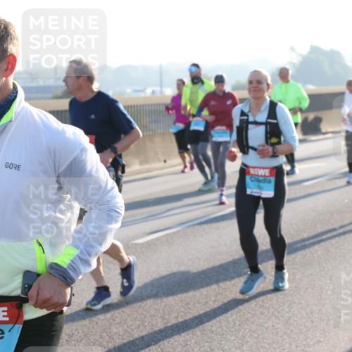 03.10.2025 - Köhlbrandbrückenlauf Lena Gebhardt http://msf.ph/oto/9063790 03.10.2025 09:21:04 Position 1 1367 meine-sportfotos.de