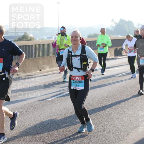 03.10.2025 - Köhlbrandbrückenlauf Lena Gebhardt http://msf.ph/oto/9063796 03.10.2025 09:21:05 Position 1 1739, 1919 meine-sportfotos.de