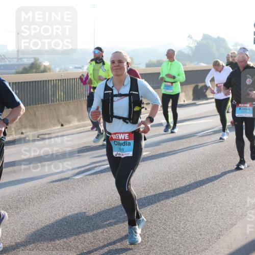 03.10.2025 - Köhlbrandbrückenlauf Lena Gebhardt http://msf.ph/oto/9063799 03.10.2025 09:21:05 Position 1 1739, 19, 3017 meine-sportfotos.de