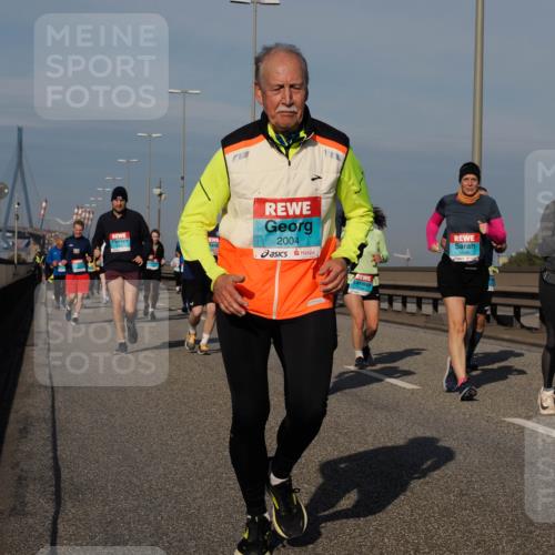 03.10.2025 - Köhlbrandbrückenlauf Fabian Wolf http://msf.ph/oto/9063806 03.10.2025 10:07:03 Position 3 2004, 1998, 2644 meine-sportfotos.de