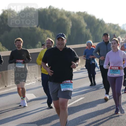 03.10.2025 - Köhlbrandbrückenlauf Jannik Wohlers http://msf.ph/oto/9063815 03.10.2025 09:24:31 Position 3 3452, 1518, 2551, 2439 meine-sportfotos.de