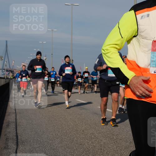 03.10.2025 - Köhlbrandbrückenlauf Fabian Wolf http://msf.ph/oto/9063826 03.10.2025 10:07:04 Position 3 2004 meine-sportfotos.de