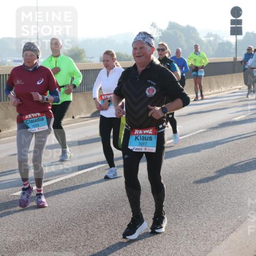 03.10.2025 - Köhlbrandbrückenlauf Lena Gebhardt http://msf.ph/oto/9063835 03.10.2025 09:21:06 Position 1 1633, 3017 meine-sportfotos.de