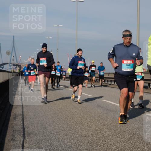03.10.2025 - Köhlbrandbrückenlauf Fabian Wolf http://msf.ph/oto/9063836 03.10.2025 10:07:04 Position 3 1993 meine-sportfotos.de