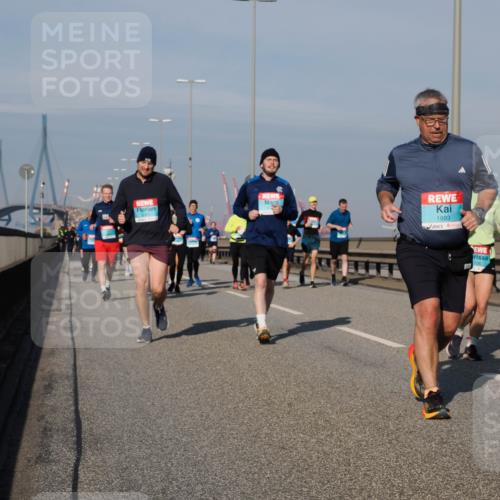 03.10.2025 - Köhlbrandbrückenlauf Fabian Wolf http://msf.ph/oto/9063840 03.10.2025 10:07:05 Position 3 2351, 1993, 726 meine-sportfotos.de