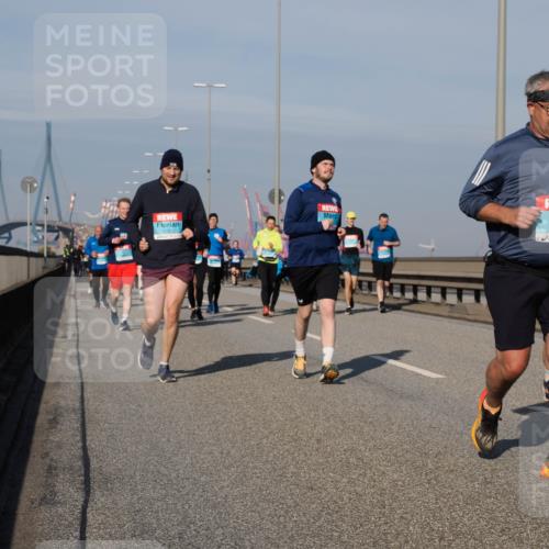 03.10.2025 - Köhlbrandbrückenlauf Fabian Wolf http://msf.ph/oto/9063850 03.10.2025 10:07:05 Position 3 2351, 1993 meine-sportfotos.de