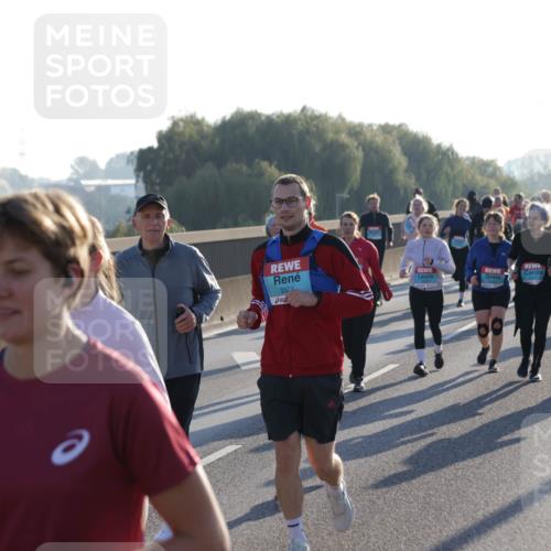 03.10.2025 - Köhlbrandbrückenlauf Jannik Wohlers http://msf.ph/oto/9063855 03.10.2025 09:24:34 Position 3 2374 meine-sportfotos.de