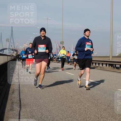 03.10.2025 - Köhlbrandbrückenlauf Fabian Wolf http://msf.ph/oto/9063868 03.10.2025 10:07:06 Position 3 2351, 2371, 1 meine-sportfotos.de