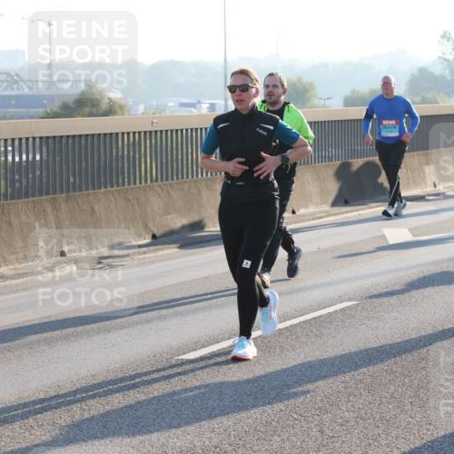 03.10.2025 - Köhlbrandbrückenlauf Lena Gebhardt http://msf.ph/oto/9063874 03.10.2025 09:21:08 Position 1  meine-sportfotos.de