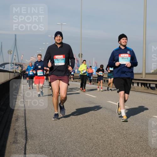 03.10.2025 - Köhlbrandbrückenlauf Fabian Wolf http://msf.ph/oto/9063878 03.10.2025 10:07:06 Position 3 2351, 2371 meine-sportfotos.de