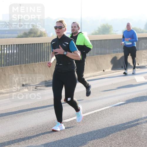 03.10.2025 - Köhlbrandbrückenlauf Lena Gebhardt http://msf.ph/oto/9063881 03.10.2025 09:21:08 Position 1  meine-sportfotos.de