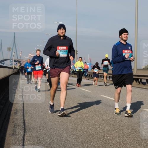 03.10.2025 - Köhlbrandbrückenlauf Fabian Wolf http://msf.ph/oto/9063883 03.10.2025 10:07:06 Position 3 2351 meine-sportfotos.de