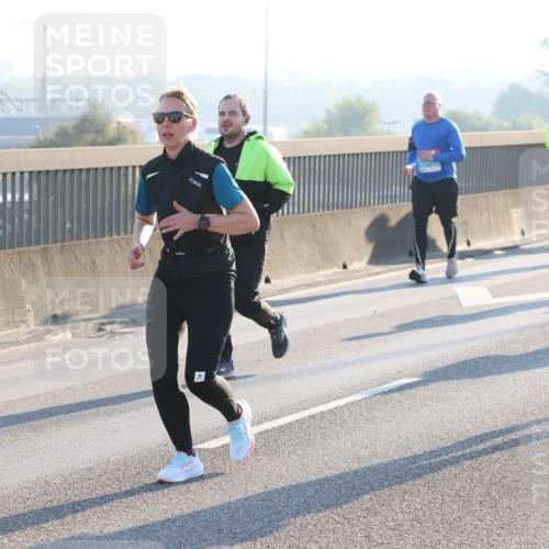 03.10.2025 - Köhlbrandbrückenlauf Lena Gebhardt http://msf.ph/oto/9063885 03.10.2025 09:21:08 Position 1 3435 meine-sportfotos.de