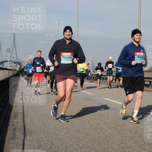 03.10.2025 - Köhlbrandbrückenlauf Fabian Wolf http://msf.ph/oto/9063889 03.10.2025 10:07:07 Position 3 2351, 2371 meine-sportfotos.de