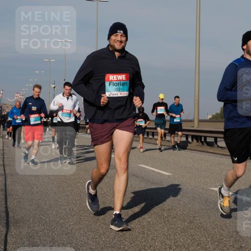 03.10.2025 - Köhlbrandbrückenlauf Fabian Wolf http://msf.ph/oto/9063900 03.10.2025 10:07:07 Position 3 2351, 2371 meine-sportfotos.de