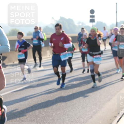 03.10.2025 - Köhlbrandbrückenlauf Lena Gebhardt http://msf.ph/oto/9063920 03.10.2025 09:21:10 Position 1  meine-sportfotos.de