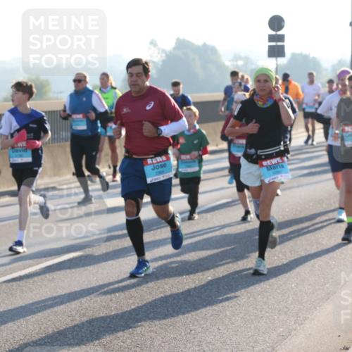 03.10.2025 - Köhlbrandbrückenlauf Lena Gebhardt http://msf.ph/oto/9063923 03.10.2025 09:21:11 Position 1 1090 meine-sportfotos.de